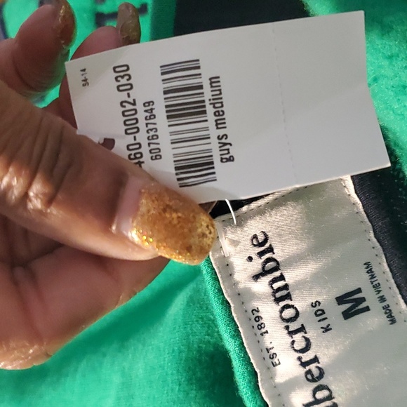 Boys Green Abercrombie shorts medium - Picture 3 of 4